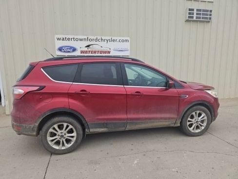 Used 2017 Ford Escape SE w/ Equipment Group 201A image 1