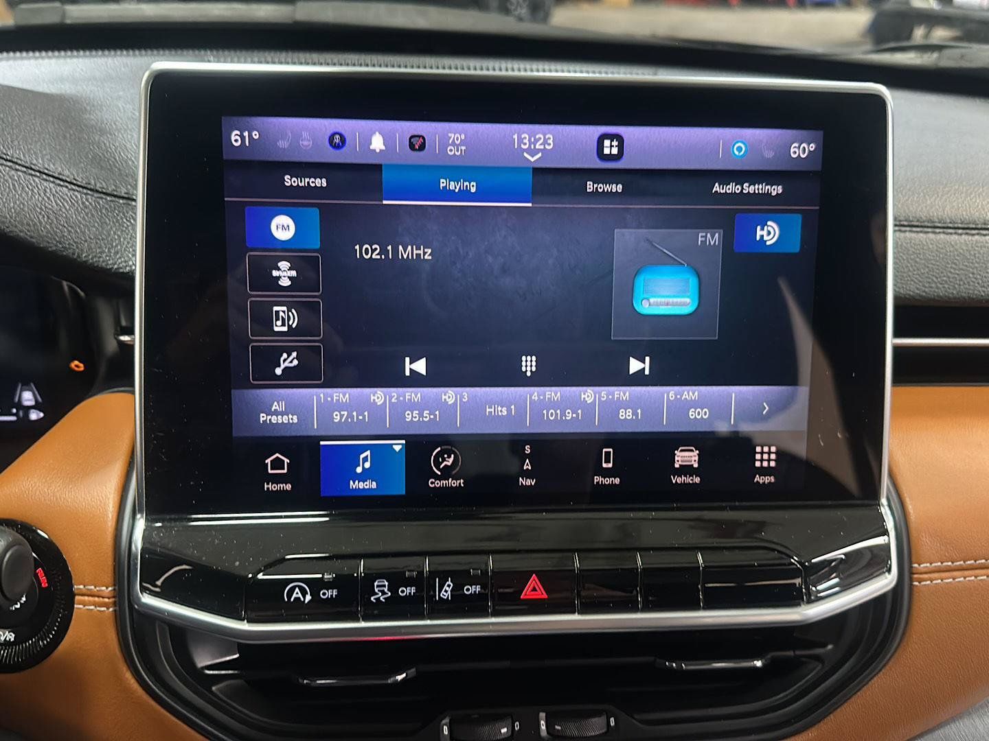 Certified 2023 Jeep Compass Limited w/ Elite Group AWD/4WD image 20
