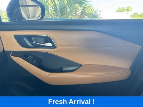 Used 2021 Nissan Rogue Platinum FWD image 12