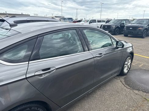 Used 2014 Ford Fusion SE FWD image 11