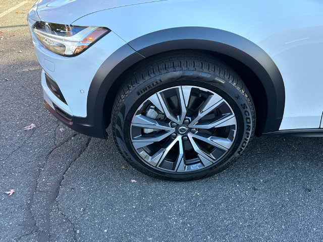 Used 2025 Volvo V90 B6 Cross Country Plus AWD/4WD image 8