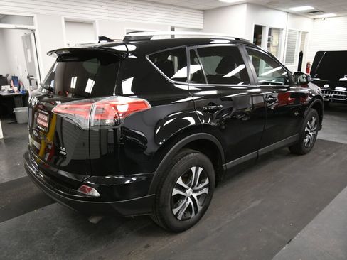 Used 2016 Toyota RAV4 LE image 7