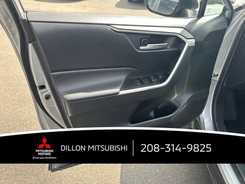 Used 2025 Toyota RAV4 XLE AWD/4WD image 6