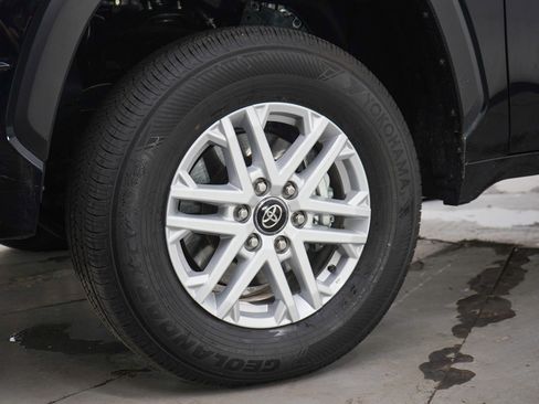 Used 2026 Toyota Tundra SR5 w/ SR5 Convenience Package AWD/4WD image 31