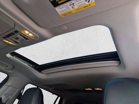 Used 2021 Toyota Highlander XLE AWD/4WD image 16