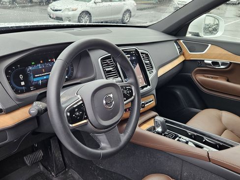 Used 2024 Volvo XC90 B6 Plus w/ Protection Package Premier image 10