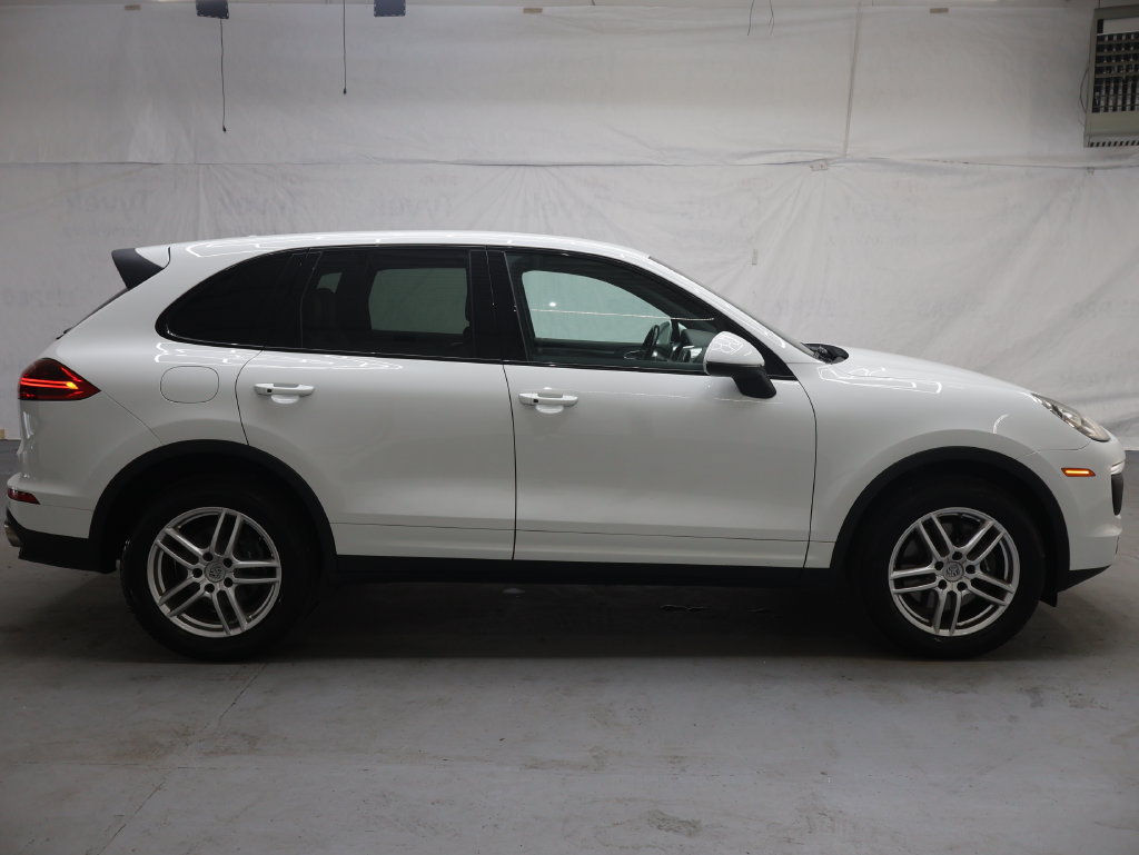 Used 2018 Porsche Cayenne w/ Premium Package AWD/4WD image 8