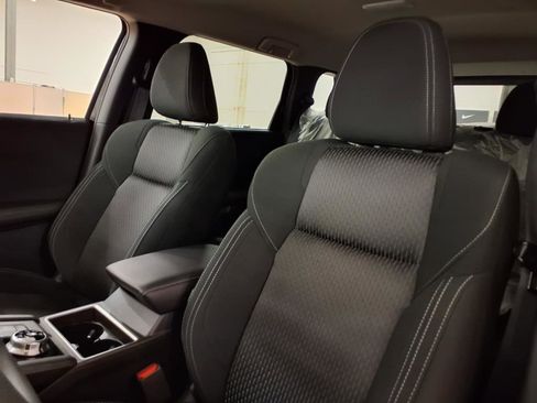 New 2025 Mitsubishi Outlander ES image 6