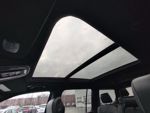 Used 2022 Jeep Wagoneer Series I w/ Premium Group I image 2