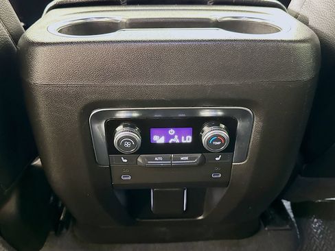 Used 2025 GMC Yukon XL Denali AWD/4WD image 24