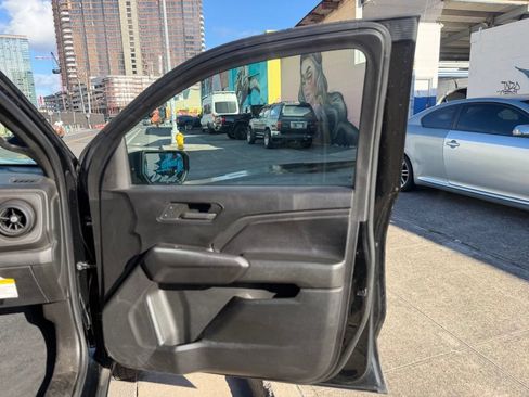 Used 2023 Chevrolet Colorado W/T RWD image 10