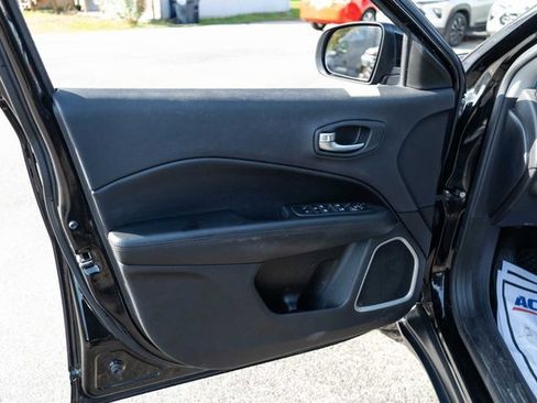 Used 2018 Jeep Compass Latitude w/ Popular Equipment Group image 12