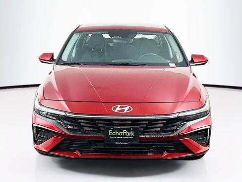 Used 2024 Hyundai Elantra SEL FWD image 2