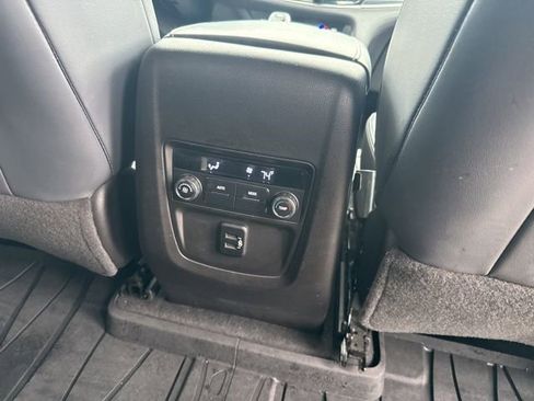 Used 2018 Buick Enclave Essence image 14