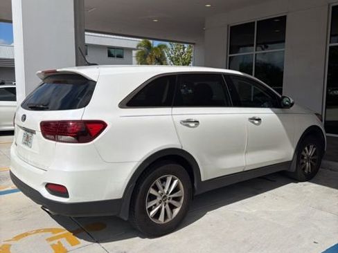 Used 2019 Kia Sorento LX image 4