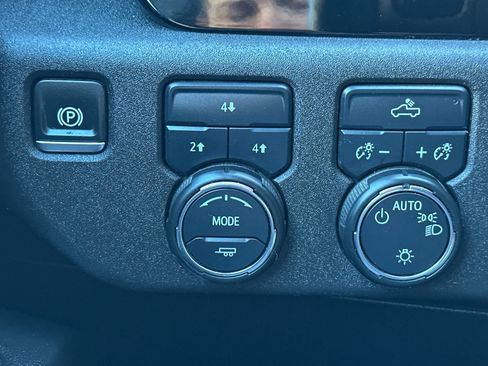 Used 2024 Chevrolet Silverado 2500 LT image 34