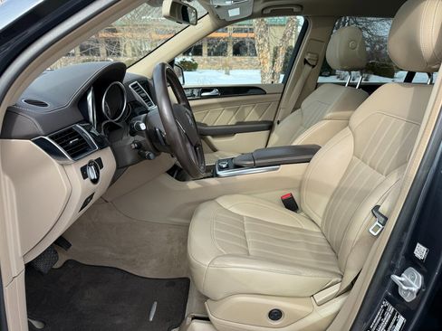 Used 2016 Mercedes-Benz GL 450 4MATIC w/ Premium I Package image 9