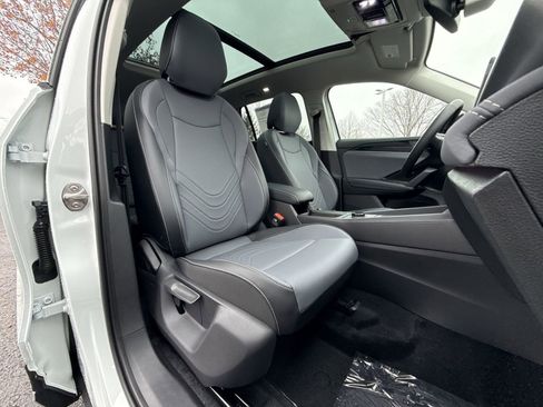 New 2026 Volkswagen Tiguan SE image 25