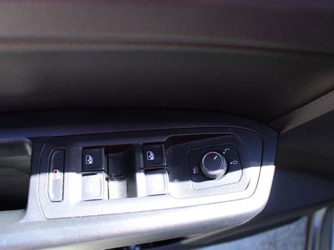 Used 2019 Volkswagen Atlas SE FWD image 25