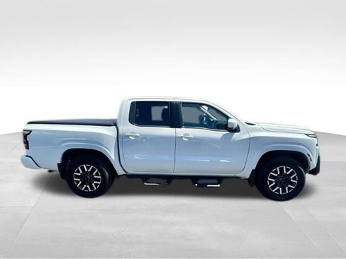 Used 2024 Nissan Frontier SL w/ Technology Package AWD/4WD image 8