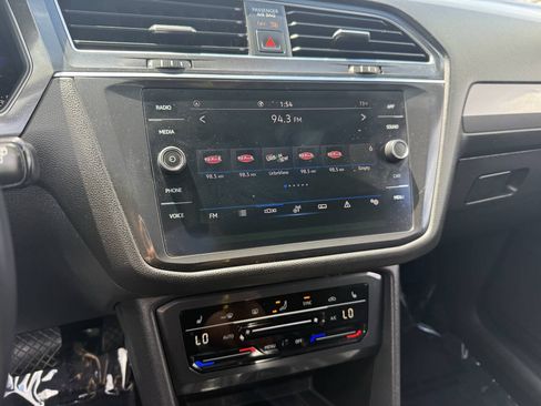 Used 2022 Volkswagen Tiguan SE FWD image 13