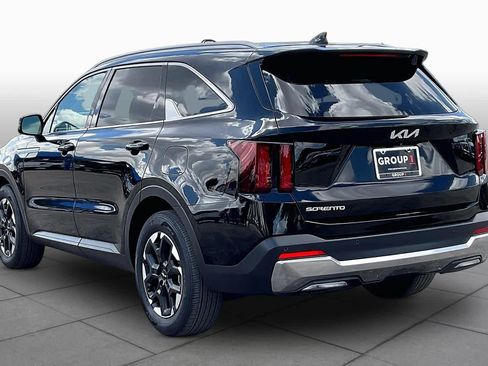 Used 2025 Kia Sorento S FWD image 11