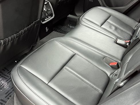 Certified 2025 Porsche Macan image 19