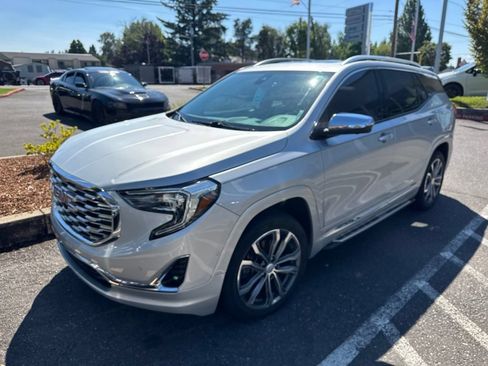 Used 2019 GMC Terrain Denali w/ Advanced Safety Package AWD/4WD image 2