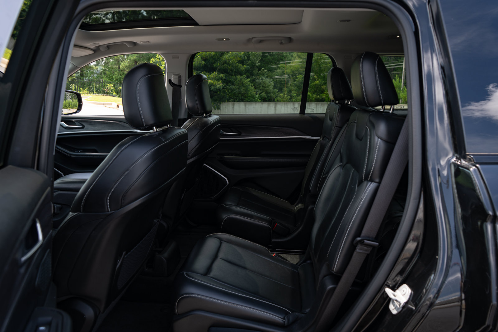 Used 2021 Jeep Grand Cherokee L Limited AWD/4WD image 19