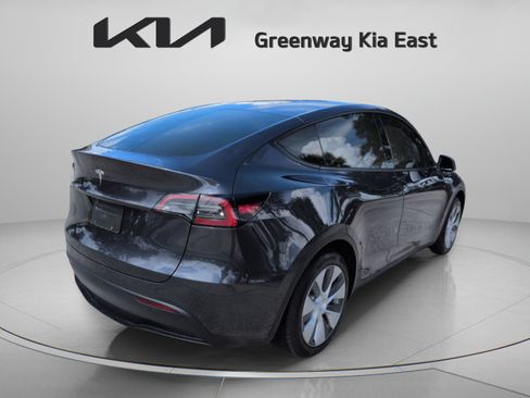 Used 2024 Tesla Model Y 2WD image 6