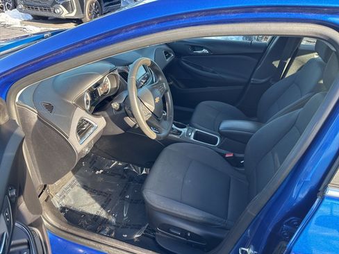 Used 2019 Chevrolet Cruze LT w/ Convenience Package image 9