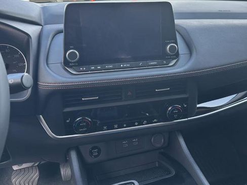 Certified 2025 Nissan Rogue SV AWD/4WD image 18