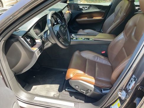 Certified 2024 Volvo XC60 B5 Ultimate AWD/4WD image 10