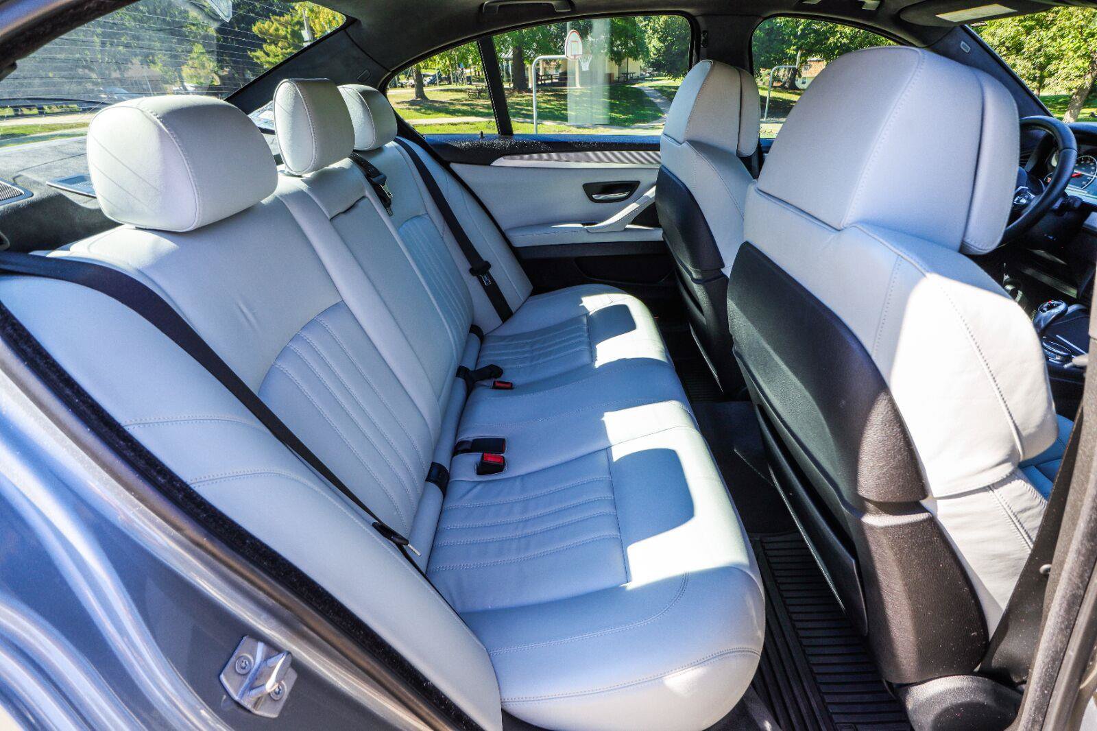 Used 2015 BMW M5 RWD image 37