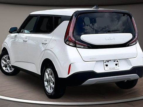 Used 2023 Kia Soul LX w/ LX Technology Package FWD image 11