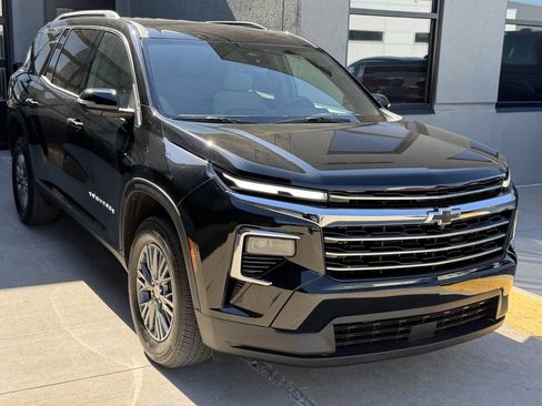 Used 2025 Chevrolet Traverse LT w/ Driver Confidence Package AWD/4WD image 7