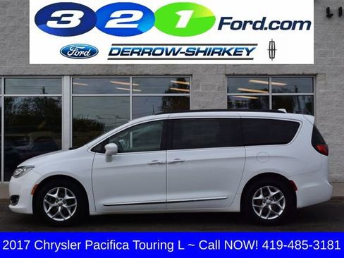 Used 2017 Chrysler Pacifica Touring-L w/ Tire & Wheel Group FWD image 2