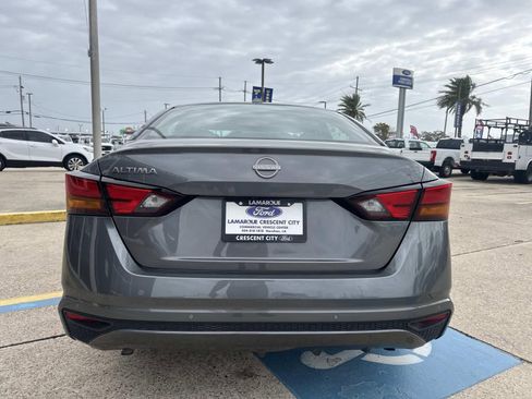 Used 2025 Nissan Altima 2.5 SV FWD image 8