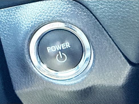 Used 2025 Toyota RAV4 XLE AWD/4WD image 35