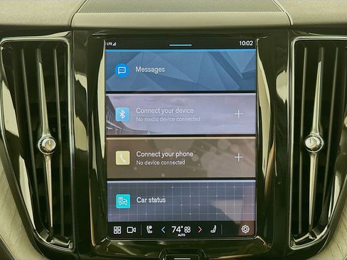 Used 2025 Volvo XC60 B5 Plus image 21