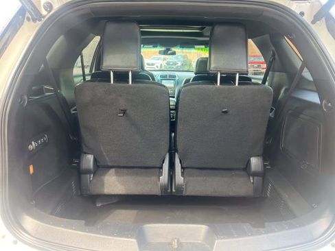 Used 2017 Ford Explorer Limited w/ Equipment Group 301A FWD image 15