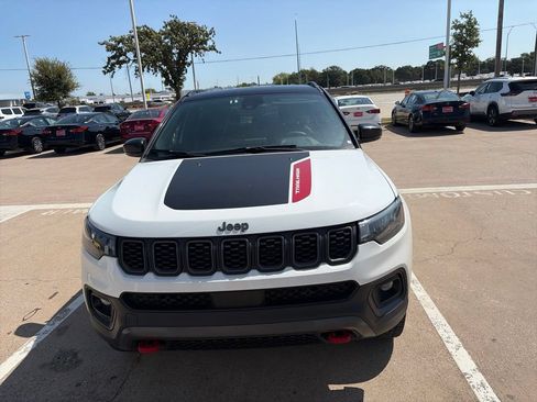 Used 2025 Jeep Compass Trailhawk AWD/4WD image 4