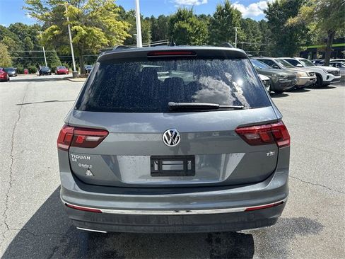 Used 2018 Volkswagen Tiguan SE w/ Panoramic Sunroof Package image 4