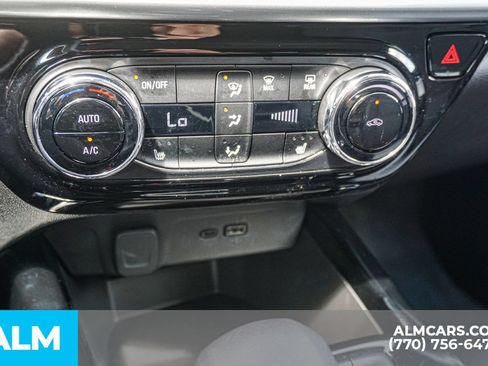 Used 2025 Chevrolet Trax LT w/ LT Convenience Package FWD image 42