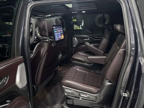 Used 2022 Cadillac Escalade ESV Premium Luxury Platinum AWD/4WD image 29