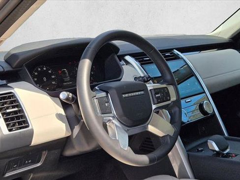 Used 2025 Land Rover Discovery S AWD/4WD image 9