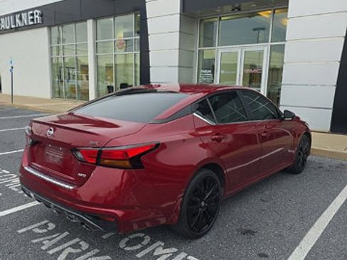 Used 2021 Nissan Altima 2.5 SR w/ SR Premium Package image 5