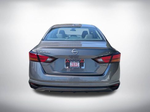 Used 2024 Nissan Altima 2.5 SV FWD image 4