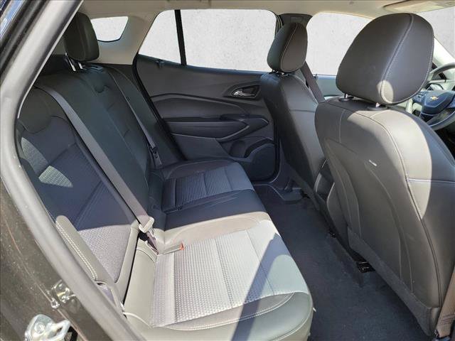 Used 2025 Chevrolet Trax LT FWD image 13