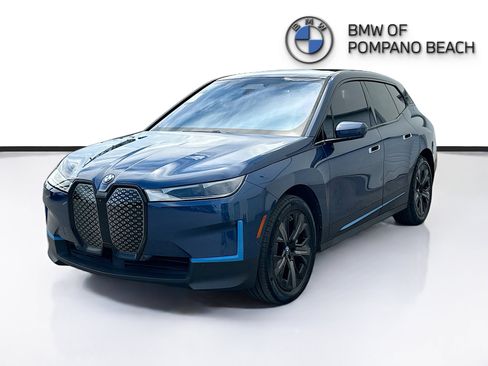 Used 2024 BMW iX xDrive50 w/ Premium Package AWD/4WD image 3